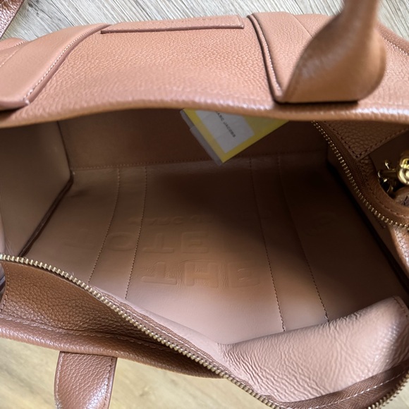 Marc Jacobs Medium Tote Bag with Structured Design and Embossed Text - Picture 12 of 12